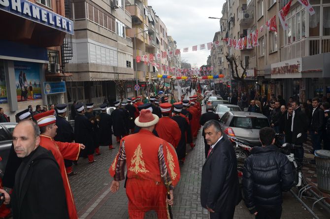 MHP LİDERi DEVLET BAHÇELİ AKHİSARLILAR İLE BULUŞTU